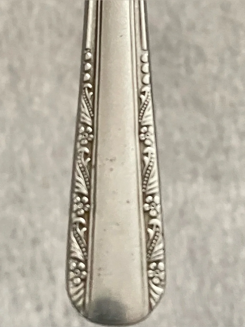 Sohnaco-A Classic Floral-Accent Stainless Dinner Forks (4) & Salad Forks (2)